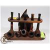 Image 1 : PIPE RACK WITH FIVE VINTAGE TOBACCO PIPES
