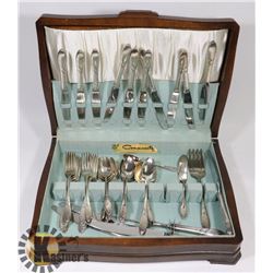 CUTLERY SET IN BOX, SERVICE FOR 8
