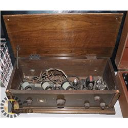 KING NEUTRODYNE HINNERS ANTIQUE RADIO RECEIVER.