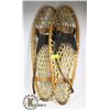 Image 1 : PAIR OF ANTIQUE BEARSPAW SNOWSHOES. ESTATE.