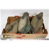 Image 1 : BOX W/ 3 1940'S CARRY LITE DUCK DECOYS