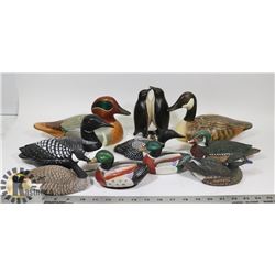 BOX OF MARSHLAND WOOD DECOYS AND DUCK ORNAMENTS