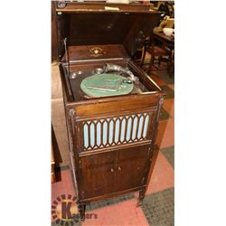 ANTIQUE GRAMOPHONE