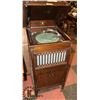 Image 1 : ANTIQUE GRAMOPHONE