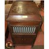 Image 4 : ANTIQUE GRAMOPHONE