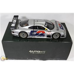 AUTO ART SIGNATURE MERCEDED BENZ CLK GTR FIG GT