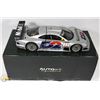 Image 1 : AUTO ART SIGNATURE MERCEDED BENZ CLK GTR FIG GT