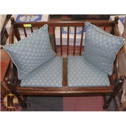 VINTAGE WOOD UPHOLSTERED HALL BENCH.