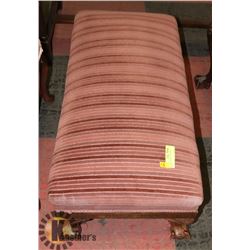 ANTIQUE CLAW FOOT PADDED BENCH 31"