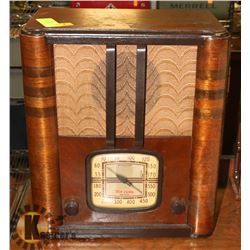 VINTAGE 1941 RCA RADIO.