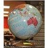 Image 1 : VINTAGE GLOBE