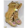 Image 1 : FIRST NATION BEADED LEATHER HIGH TOP MUKLUKS