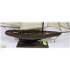 Image 2 : COLLECTIBLE MODEL SHIP.