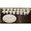 Image 1 : ROYAL ALBERT VAL D'OR CHINA SET 18 PCS