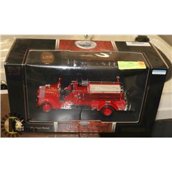 ROAD LEGENDS FORD 1938 FIRE ENGINE 1:24 SCALE