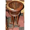 Image 1 : VINTAGE WOOD PLANT STAND