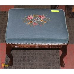 EMBROIDERED FOOT STOOL 14"X19"X14".