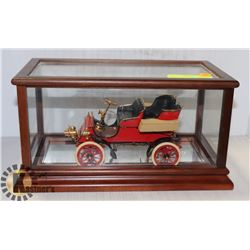 MODEL VINTAGE CAR IN DISPLAY.