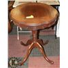 Image 1 : DECORATIVE PEDESTAL SIDE TABLE, 20"X20"X25.5".