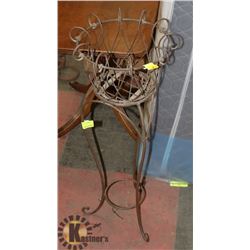 METAL 2PC PLANT STAND.
