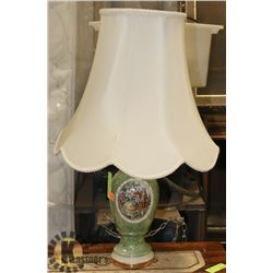 VINTAGE DECORATIVE TABLE LAMP WITH SHADE.