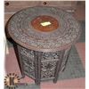 Image 1 : ESTATE ANTIQUE WOOD CARVED END TABLE.