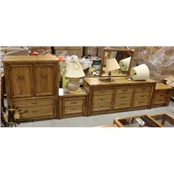 OAK QUEEN SIZE BEDROOM SUITE INCL