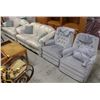 Image 1 : LOT OF 2 FABRIC LOVE SEATS WITH 2 LIGHT BLUE