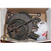 Image 1 : BOX OF VINTAGE/ANTIQUE CAST IRON