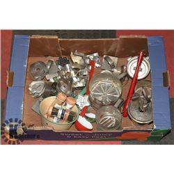 BOX OF VINTAGE BAKEWARE