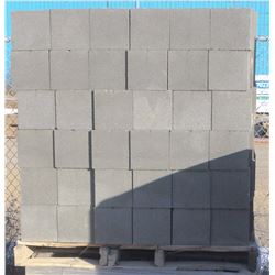 PALLET OF GREY CONCRETE HALF BLOCKS