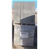 Image 3 : PALLET OF GREY CONCRETE HALF BLOCKS