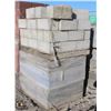 Image 3 : PALLET OF LIGHT GREY SPLIT FACED CONCRETE BLOCKS