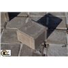 Image 2 : PALLET OF ASSORTED COLOR SQUARE PAVING STONES