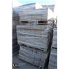 Image 3 : PALLET OF LIGHT GREY SPLIT FACED CORNER BLOCKS