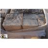 Image 2 : PALLET OF SANDSTONE SPLIT FACED CORNER BLOCKS