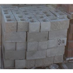 PALLET OF LIGHT GREY SPLIT FACED CORNER BLOCKS