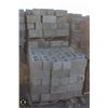 Image 3 : PALLET OF LIGHT GREY SPLIT FACED CORNER BLOCKS