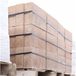 PALLET OF LIGHT BROWN RETAINING WALL CAPS W/