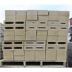 PALLET OF SANDSTONE PARTITION CONCRETE BLOCKS