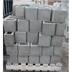 PALLET OF GREY SINGLE BULLNOSE HALF CINDER BLOCKS