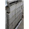 Image 1 : PALLET OF LIGHT GREY SPLIT FACED CONCRETE BLOCKS