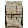 Image 3 : PALLET OF SANDSTONE SPLIT FACED CORNER BLOCKS