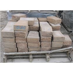 HALF A PALLET OF SANDSTONE RETAINING WALL BLOCKS