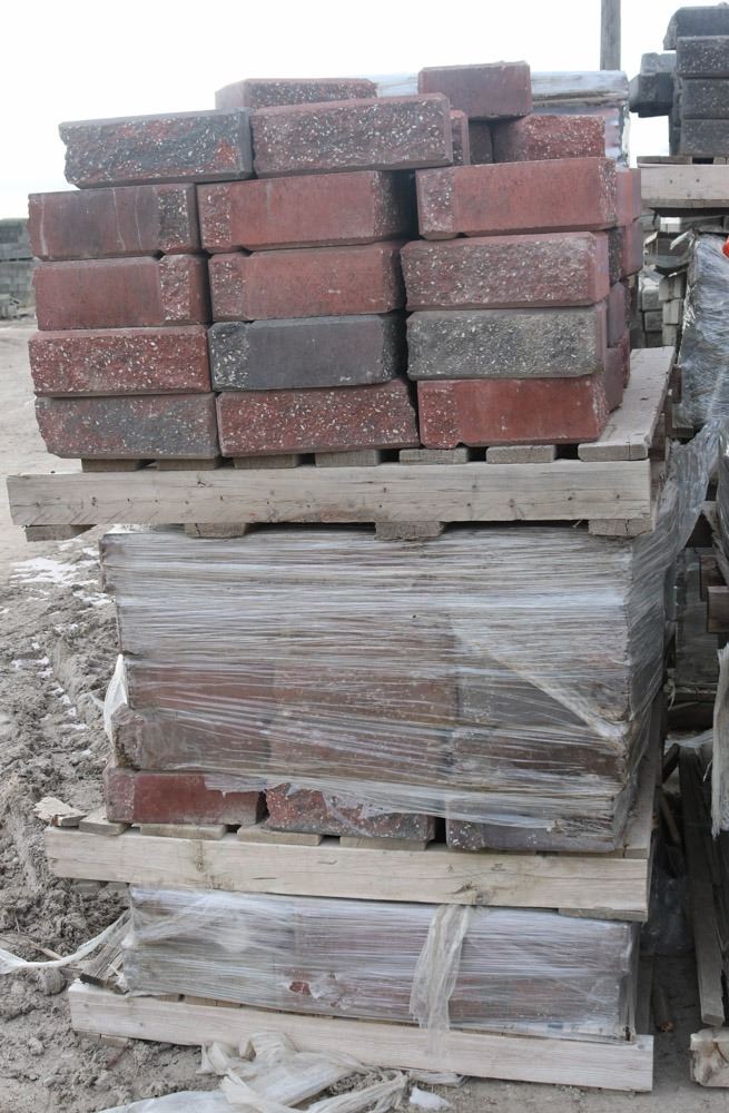 2 PALLETS OF TERRACOTTA RETAINING WALL BLOCKS