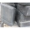 Image 2 : 3 PALLETS OF DARK GREY RETAINING WALL BLOCKS