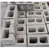 Image 2 : PALLET OF SANDSTONE SPLIT FACED CORNER BLOCKS