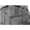Image 2 : PALLET OF LIGHT GREY SPLIT FACED SOLID BLOCKS