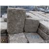 Image 2 : 2 PALLETS OF SANDSTONE PAVING STONES