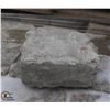 Image 2 : PALLET OF GREY SQUARE PAVING STONES